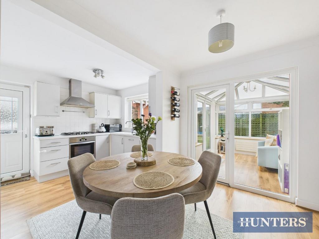 Kitchen/Dining alt