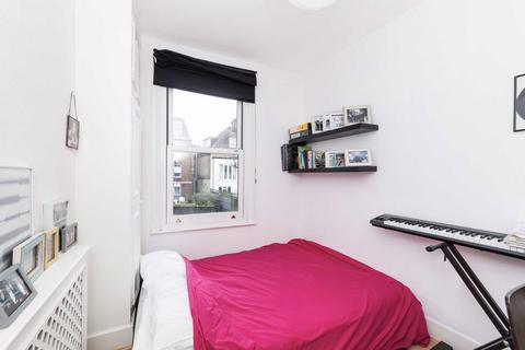 3 bedroom flat to rent, Telford Avenue, London SW2