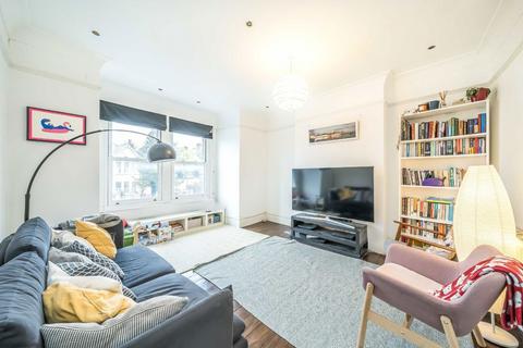3 bedroom flat to rent, Telford Avenue, London SW2