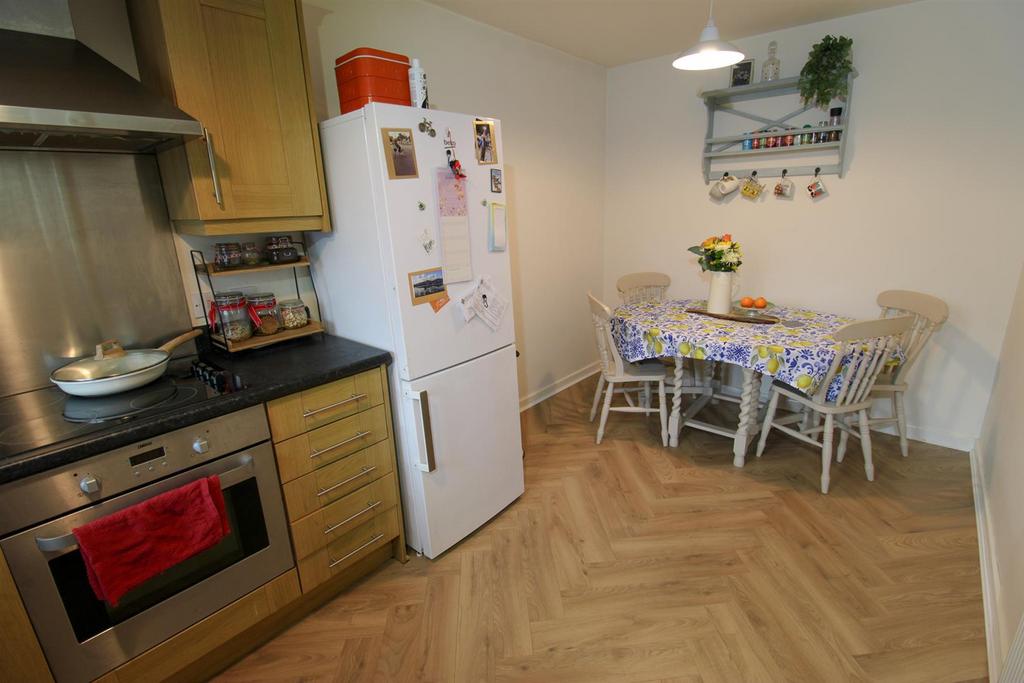 Kitchen 1.jpg