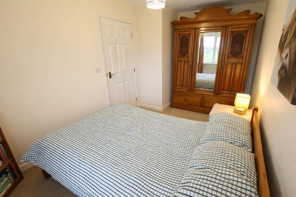 Bedroom 1.jpg