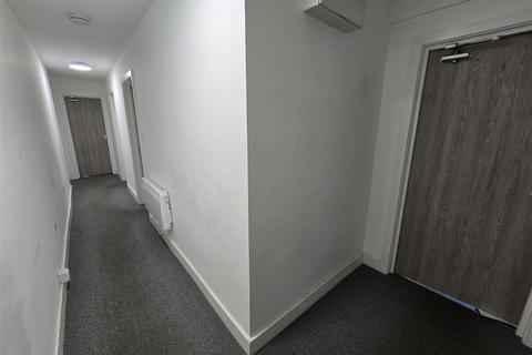 2 bedroom flat to rent, High Street, Stourport-On-Severn DY13