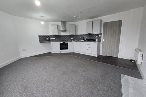 2 bedroom flat to rent, High Street, Stourport-On-Severn DY13