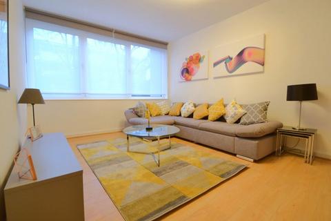 1 bedroom flat to rent, STUNNING 1 BED WITH LOCK UP GARAGE, LORDS VIEW ONE