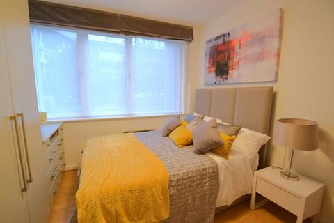 1 bedroom flat to rent, STUNNING 1 BED WITH LOCK UP GARAGE, LORDS VIEW ONE