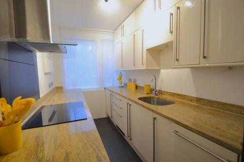 1 bedroom flat to rent, STUNNING 1 BED WITH LOCK UP GARAGE, LORDS VIEW ONE