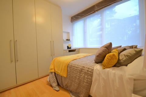 1 bedroom flat to rent, STUNNING 1 BED WITH LOCK UP GARAGE, LORDS VIEW ONE