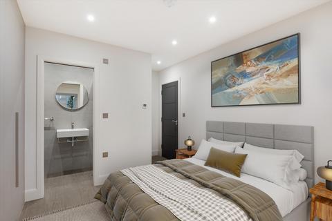 3 bedroom flat to rent, Courtfield Gardens, London, SW5