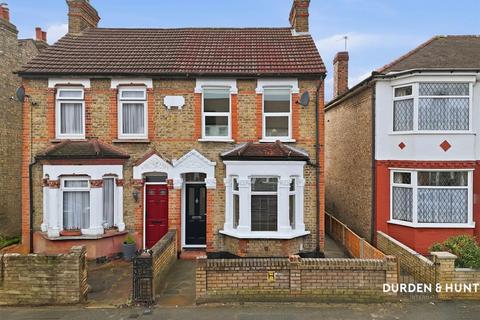 Douglas Road, Hornchurch, RM11