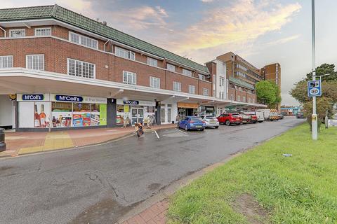 2 bedroom flat to rent, Strand Parade, Worthing, BN12