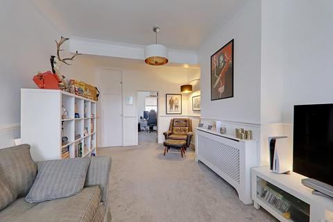 2 bedroom flat to rent, Strand Parade, Worthing, BN12