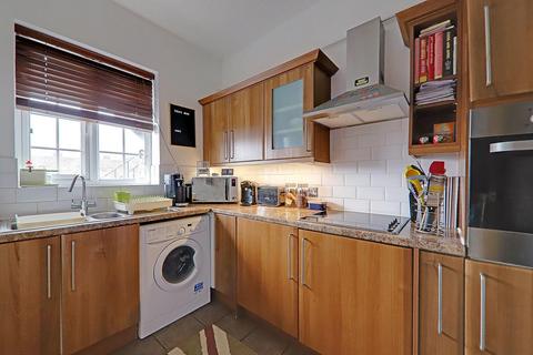 2 bedroom flat to rent, Strand Parade, Worthing, BN12