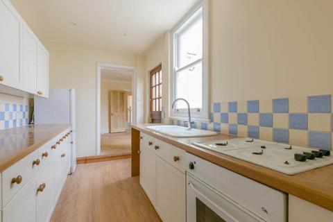 1 bedroom in a house share to rent, Springfield Road, Guildford GU1