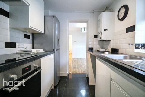 3 bedroom terraced house to rent, Charles Street, GREENHITHE