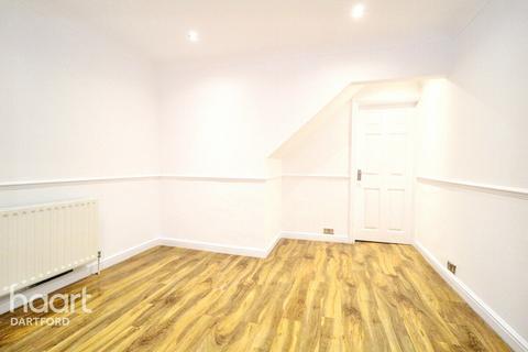 3 bedroom terraced house to rent, Charles Street, GREENHITHE