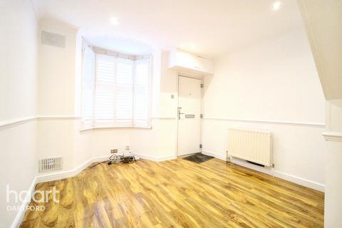 3 bedroom terraced house to rent, Charles Street, GREENHITHE