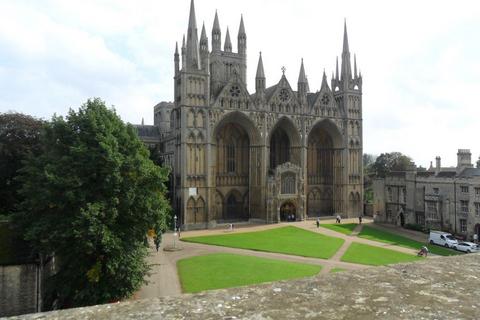 1 bedroom flat to rent, Minster Precincts, Peterborough PE1 1XS