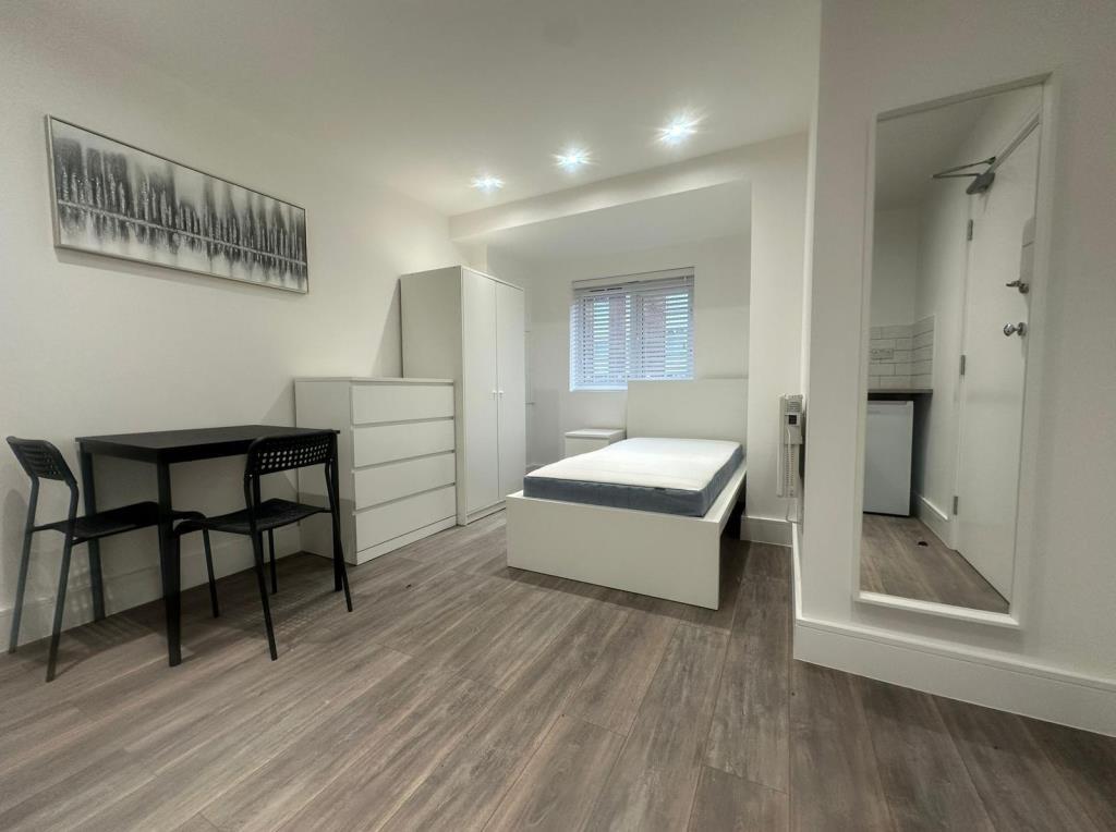 Living Area/Bedroom