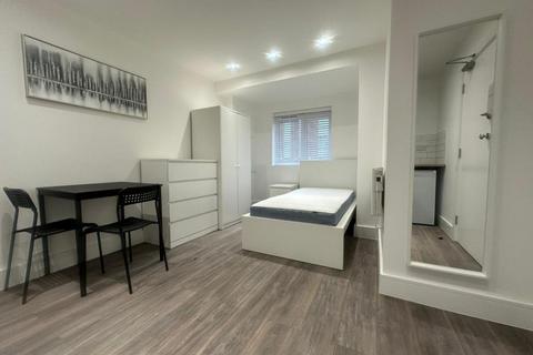 1 bedroom in a flat share to rent, Slough,  Berkshire,  SL1