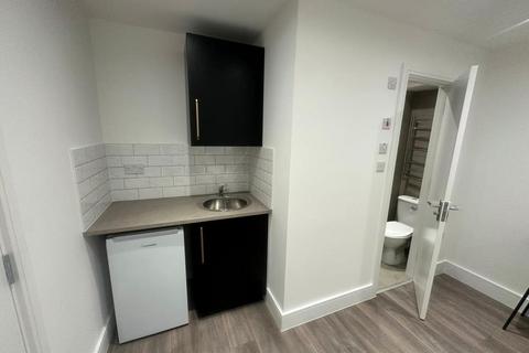 1 bedroom in a flat share to rent, Slough,  Berkshire,  SL1