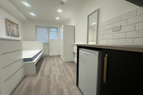 1 bedroom in a flat share to rent, Slough,  Berkshire,  SL1