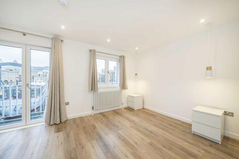 3 bedroom terraced house to rent, Mews Street, London E1W