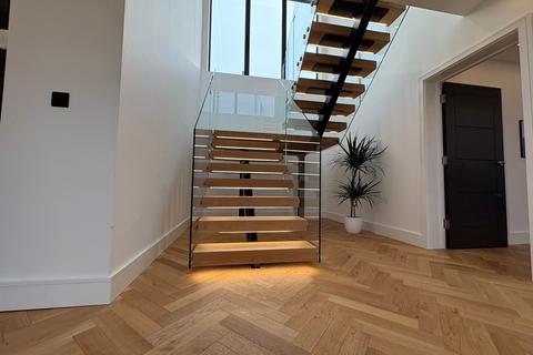 4 bedroom chalet for sale, 174 Crooked Mile, Waltham Abbey, Essex EN9 2ES