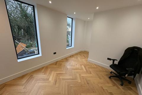 4 bedroom chalet for sale, 174 Crooked Mile, Waltham Abbey, Essex EN9 2ES