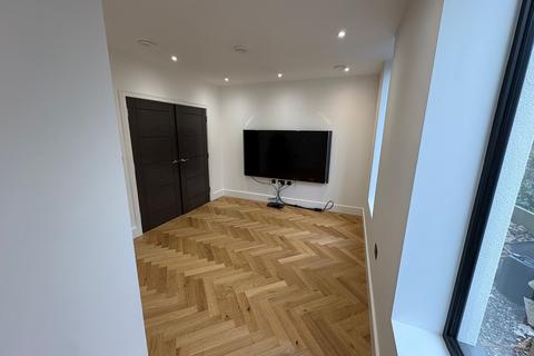 4 bedroom chalet for sale, 174 Crooked Mile, Waltham Abbey, Essex EN9 2ES