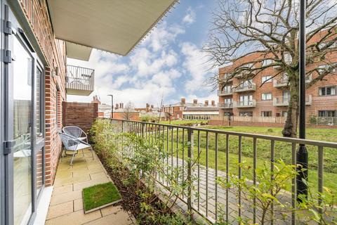 1 bedroom flat for sale, Springfield Drive, London SW17