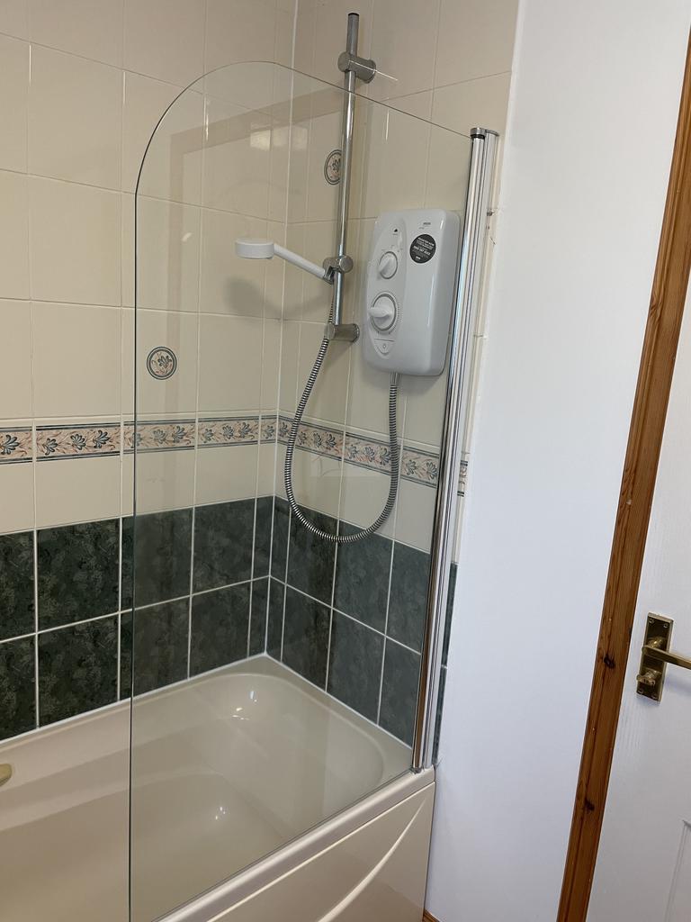 Bathroom b.JPG