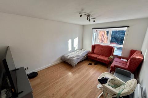 2 bedroom flat to rent, Sanders Road, Bromsgrove, Worcestershire, B61