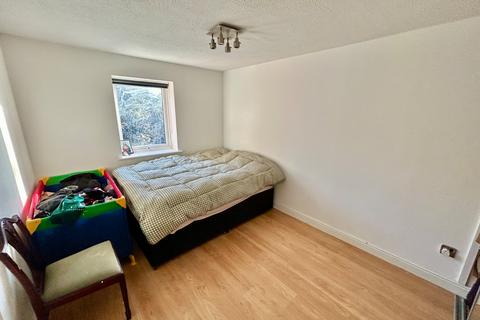 2 bedroom flat to rent, Sanders Road, Bromsgrove, Worcestershire, B61