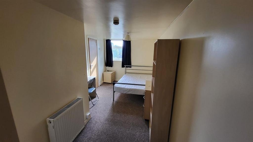 Neat single bedroom with a single bed, desk and...