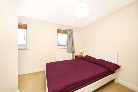 2 bedroom flat to rent, Undine Road, London E14