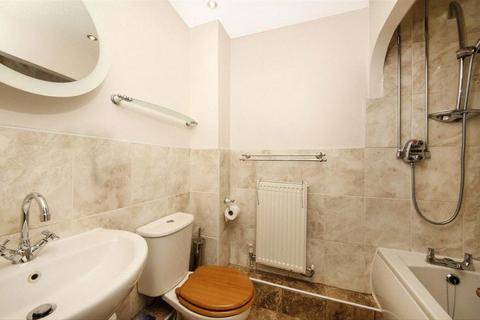 2 bedroom flat to rent, Undine Road, London E14