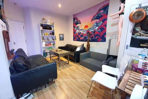 7 bedroom end of terrace house to rent, Walmsley Road, Hyde Park LS6