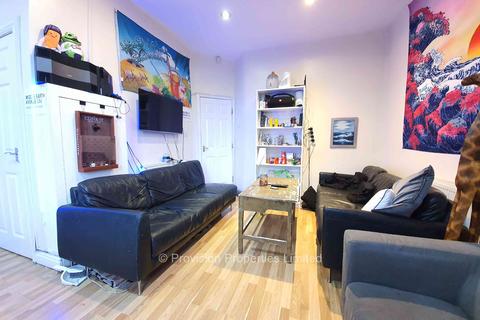 7 bedroom end of terrace house to rent, Walmsley Road, Hyde Park LS6