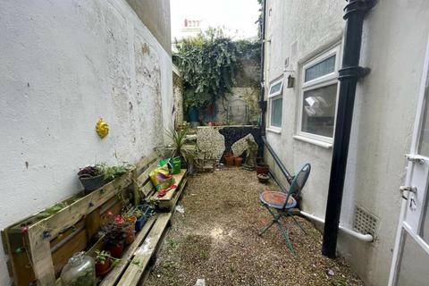 1 bedroom apartment to rent, Montpelier Street, Brighton