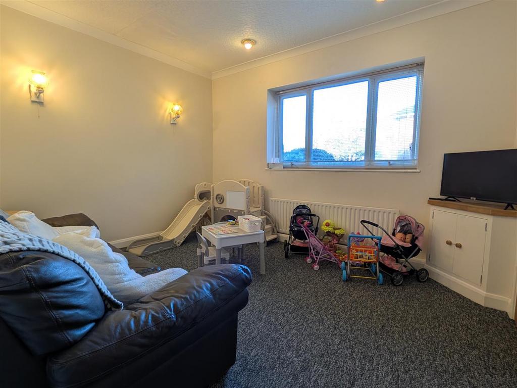 Reception room/guest bedroom