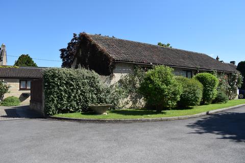2 bedroom bungalow to rent, Station Approach, Melksham