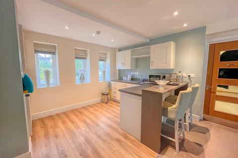 2 bedroom apartment for sale, Hadleigh Road, Frinton on sea CO13