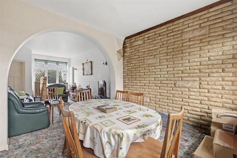 3 bedroom terraced house for sale, Derwent Gardens, Ilford