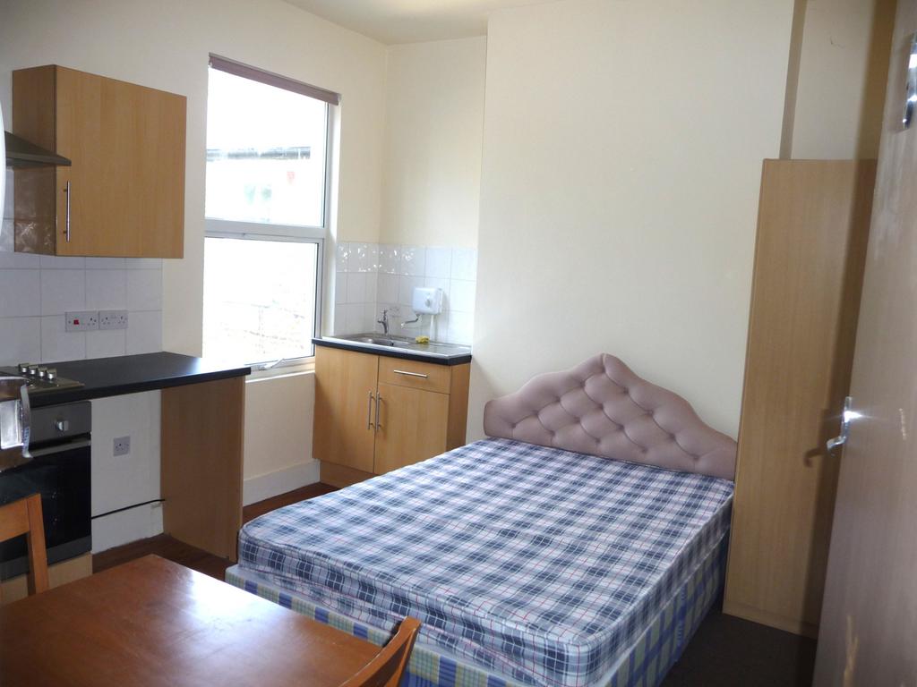 1 bedroom bedsit for rent