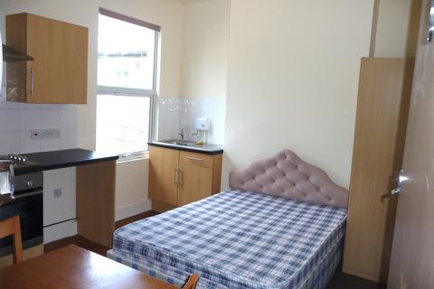 1 bedroom flat to rent, Clova Road (5), Forest Gate, London, E7