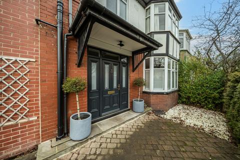 The Parade, Harrogate, HG1