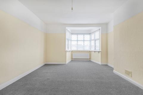 2 bedroom flat to rent, High Street, Hornchurch, RM12