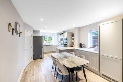 4 bedroom terraced house for sale, London Road, Redhill, RH1