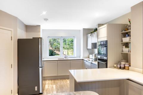 4 bedroom terraced house for sale, London Road, Redhill, RH1