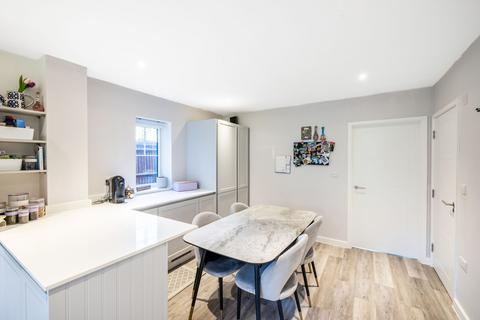 4 bedroom terraced house for sale, London Road, Redhill, RH1